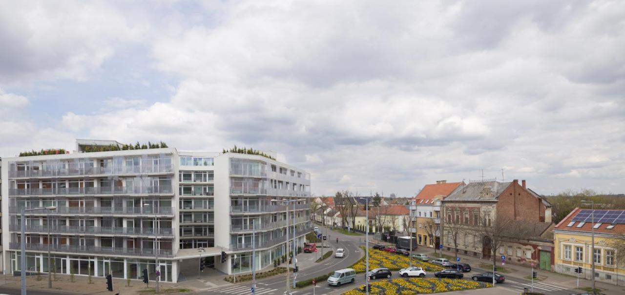 Parizs Garden Apartments Debrecen Bagian luar foto